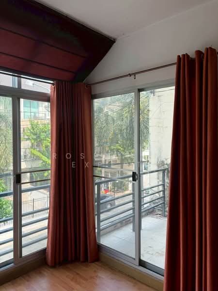 Vista Park Ratchada-Ramindra, Bangkok, Ratchada-Ramintra Road, Ram Inthra, Khan Na Yao, Bangkok, 3 Bedrooms, 200 sqm, Townhouse For Rent, by Rosesirin Expert, 500371551 - DDproperty.com