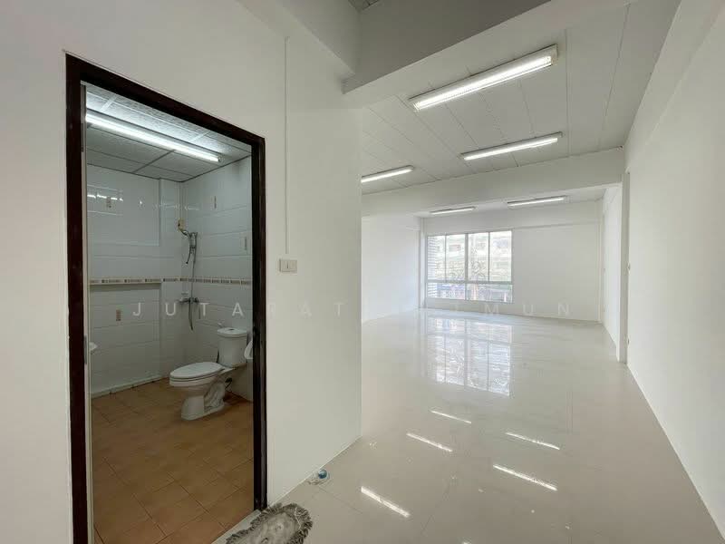 อาคารพาณิชย์ ติดถนนลาซาล (สุขุมวิท 105), กรุงเทพ, บางนาใต้, บางนา, กรุงเทพ, 300 ตร.ม., ตึกแถว-อาคารพาณิชย์ ให้เช่า, โดย Jutarat Jitmun, 500371569 - DDproperty.com