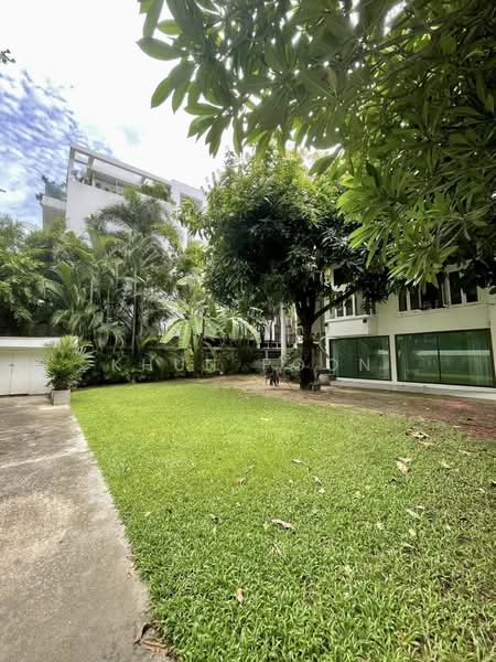 For Rent: Detached House with 4 Parking Spaces in Ruamrudee Area, Near BTS Phloen Chit (SPSSR266), Bangkok, ซอยร่วมฤดี, Lumphini, Pathum Wan, Bangkok, 2 Bedrooms, 220 sqm, Single Detached House For Rent, by Khun Poon, 500371844 - DDproperty.com