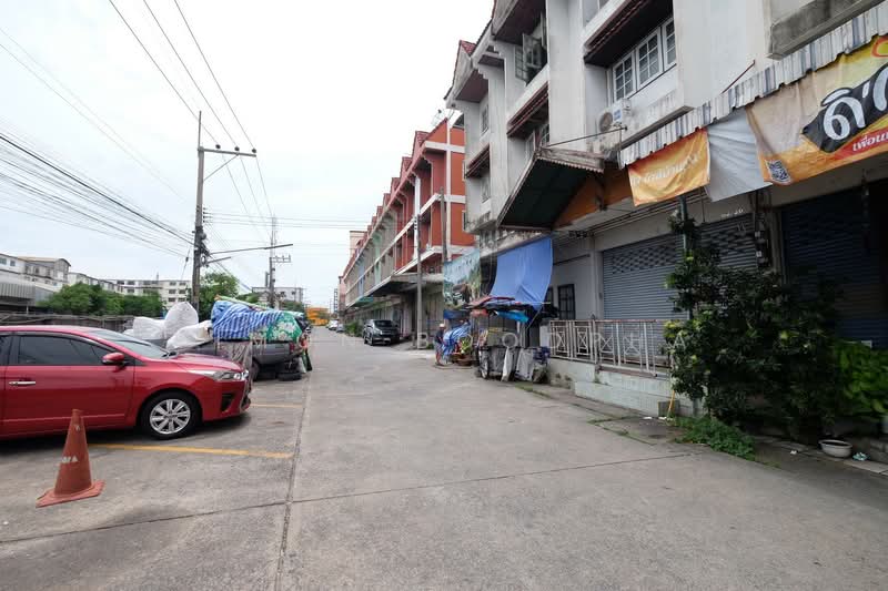ตึกแถว 3.5 ชั้น ตรงข้ามบิ๊กซี ปทุมธานี, ปทุมธานี, บ้านฉาง, เมืองปทุมธานี, ปทุมธานี, 200 ตร.ม., ตึกแถว-อาคารพาณิชย์ ขาย, โดย Vimon Boodpha, 500371947 - DDproperty.com