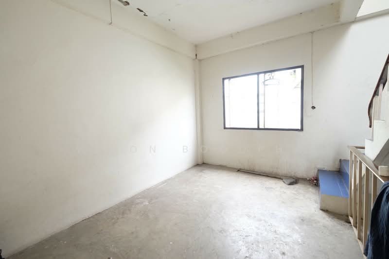 ตึกแถว 3.5 ชั้น ตรงข้ามบิ๊กซี ปทุมธานี, Pathum Thani, Ban Zhang, Muang Pathum Thani, Pathum Thani, , 200 sqm, Shophouse For Sale, by Vimon Boodpha, 500371947 - DDproperty.com