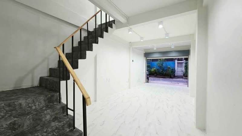 Commercial Building for Rent Near BTS Saint Louis – 600 m (SPSJP437), Bangkok, ซอย สาทร 11, Yan Nawa, Sathon, Bangkok, , 180 sqm, Shophouse For Rent, by Khun Jane, 500371950 - DDproperty.com