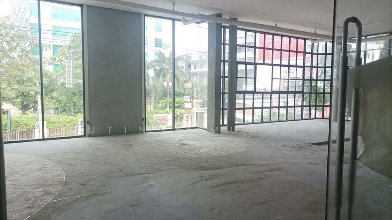 For Rent: Asok Main Road Ideal for Restaurant Cafe, Bangkok, Khlongtoei Nua, Watthana, Bangkok, , 95 sqm, Retail Space For Rent, by Chutinun Mungmai, 500371974 - DDproperty.com