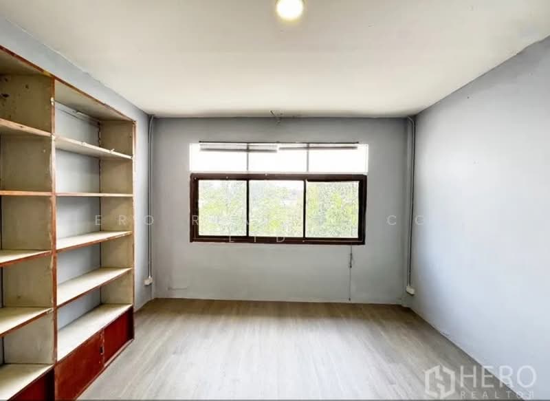 For Rent Shophouse 300 sq.m. in Si Yaek Maha Nak, Dusit, Bangkok HRE00963, Bangkok, Si Yaek Mahanak, Dusit, Bangkok, , 300 sqm, Shophouse For Rent, by Hero Realtor Co., Ltd., 500372183 - DDproperty.com