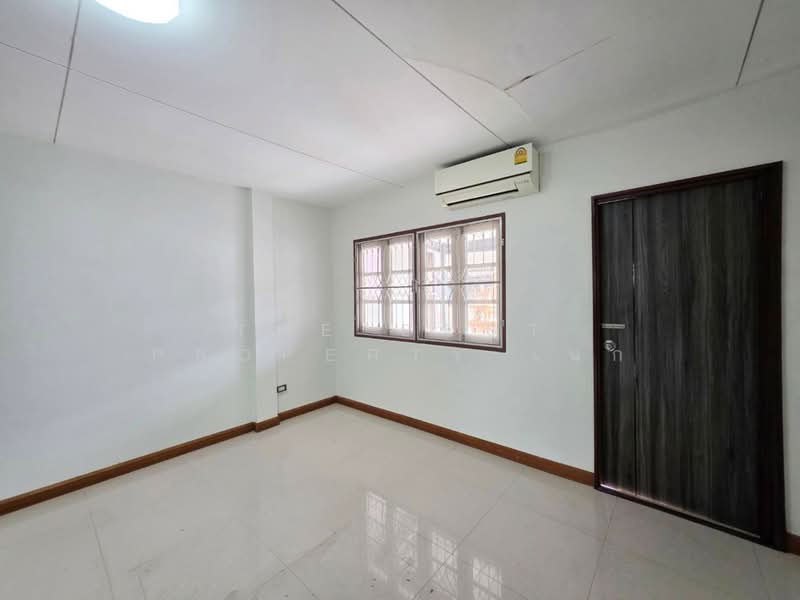 ทาวน์เฮ้าส์ลาดพร้าว กรุงเทพมหานคร, Bangkok, Chorake Bua, Lat Phrao, Bangkok, 2 Bedrooms, 160 sqm, Townhouse For Sale, by The Best Property เนก, 500372238 - DDproperty.com