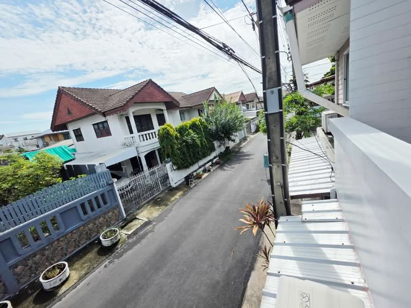 ทาวน์เฮ้าส์ลาดพร้าว กรุงเทพมหานคร, Bangkok, Chorake Bua, Lat Phrao, Bangkok, 2 Bedrooms, 160 sqm, Townhouse For Sale, by The Best Property เนก, 500372238 - DDproperty.com