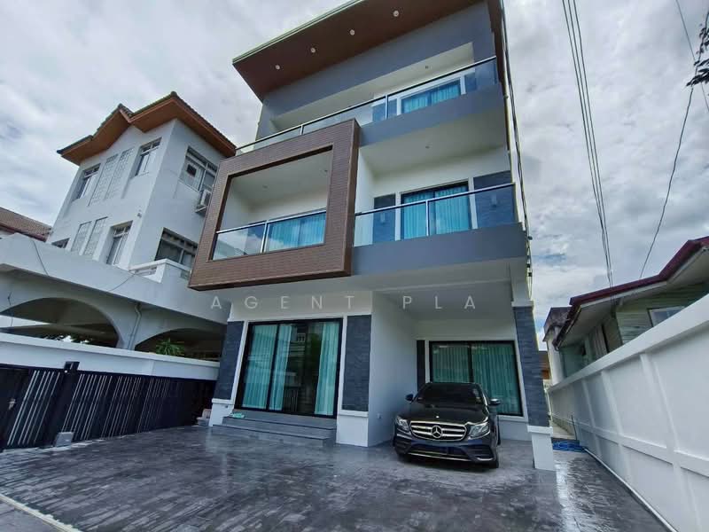 For Rent: 3-Story Detached House, Sukhumvit 65 (Ekkamai), near BTS Ekkamai (SPSAD4048), Bangkok, Phra Kanong Nua, Watthana, Bangkok, 4 Bedrooms, 330 sqm, Single Detached House For Rent, by Agent Pla, 500372365 - DDproperty.com
