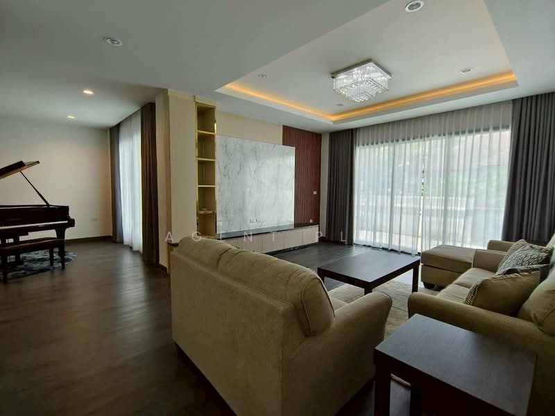 For Rent: 3-Story Detached House, Sukhumvit 65 (Ekkamai), near BTS Ekkamai (SPSAD4048), Bangkok, Phra Kanong Nua, Watthana, Bangkok, 4 Bedrooms, 330 sqm, Single Detached House For Rent, by Agent Pla, 500372365 - DDproperty.com