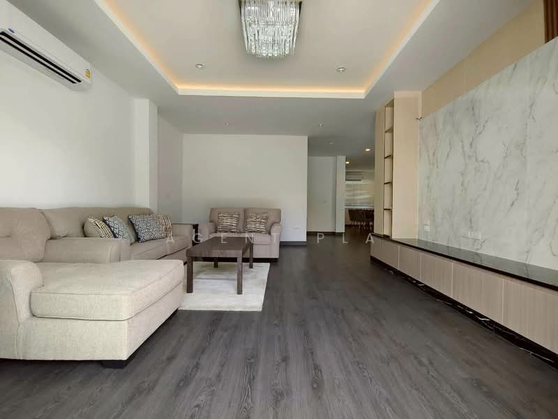 For Rent: 3-Story Detached House, Sukhumvit 65 (Ekkamai), near BTS Ekkamai (SPSAD4048), Bangkok, Phra Kanong Nua, Watthana, Bangkok, 4 Bedrooms, 330 sqm, Single Detached House For Rent, by Agent Pla, 500372365 - DDproperty.com