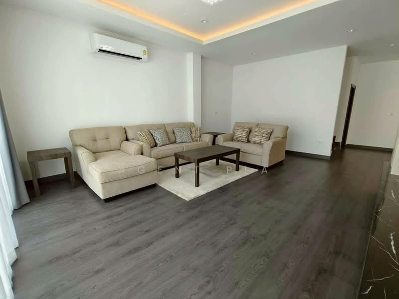For Rent: 3-Story Detached House, Sukhumvit 65 (Ekkamai), near BTS Ekkamai (SPSAD4048), Bangkok, Phra Kanong Nua, Watthana, Bangkok, 4 Bedrooms, 330 sqm, Single Detached House For Rent, by Agent Pla, 500372365 - DDproperty.com