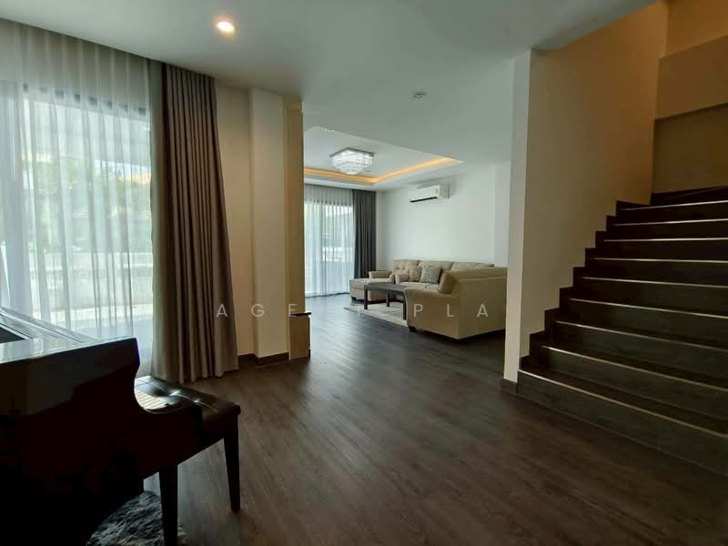For Rent: 3-Story Detached House, Sukhumvit 65 (Ekkamai), near BTS Ekkamai (SPSAD4048), Bangkok, Phra Kanong Nua, Watthana, Bangkok, 4 Bedrooms, 330 sqm, Single Detached House For Rent, by Agent Pla, 500372365 - DDproperty.com