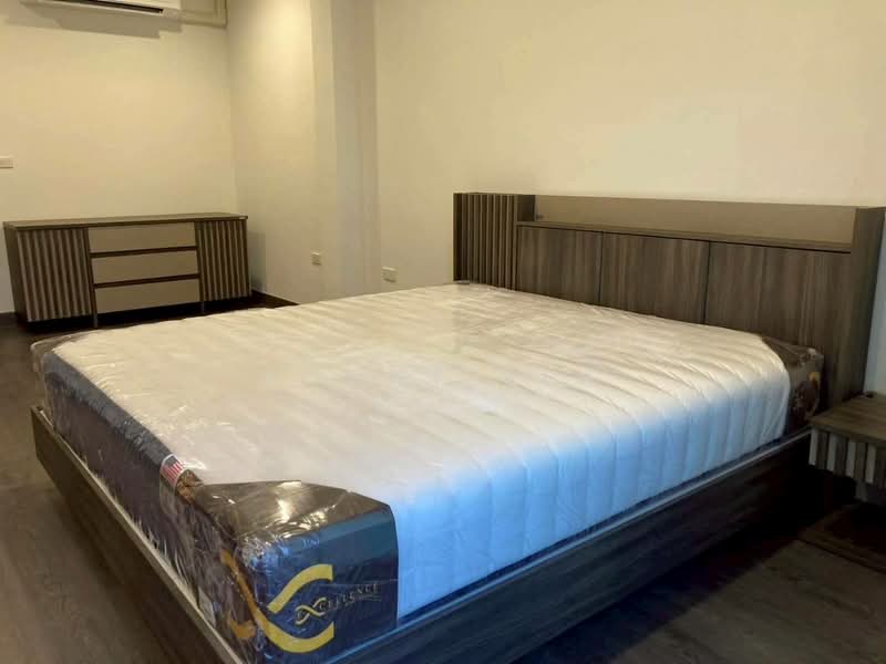 For Rent: 3-Story Detached House, Sukhumvit 65 (Ekkamai), near BTS Ekkamai (SPSAD4048), Bangkok, Phra Kanong Nua, Watthana, Bangkok, 4 Bedrooms, 330 sqm, Single Detached House For Rent, by Agent Pla, 500372365 - DDproperty.com