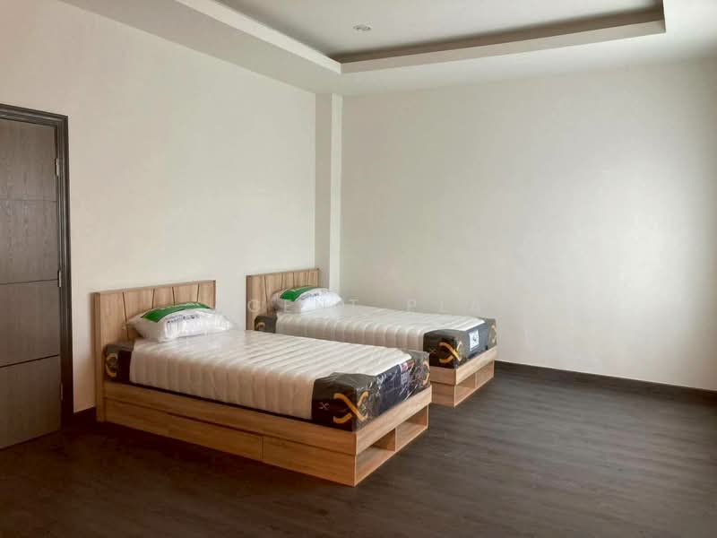 For Rent: 3-Story Detached House, Sukhumvit 65 (Ekkamai), near BTS Ekkamai (SPSAD4048), Bangkok, Phra Kanong Nua, Watthana, Bangkok, 4 Bedrooms, 330 sqm, Single Detached House For Rent, by Agent Pla, 500372365 - DDproperty.com