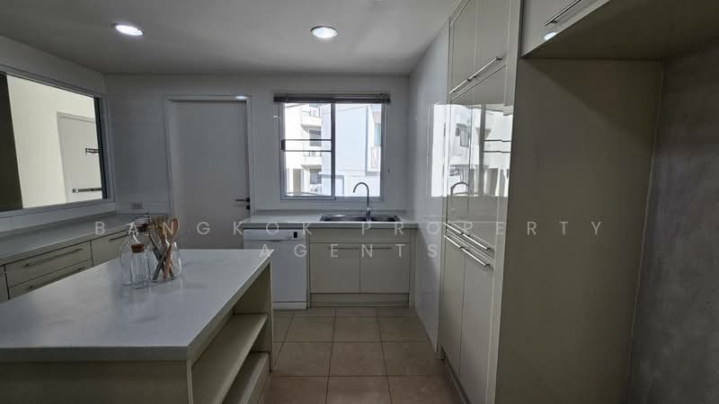 Blossom Ville, Bangkok, Sukhumvit 63 Road, Phra Kanong Nua, Watthana, Bangkok, 3 Bedrooms, 258 sqm, Condo For Rent, by BANGKOK PROPERTY AGENTS, 500372460 - DDproperty.com