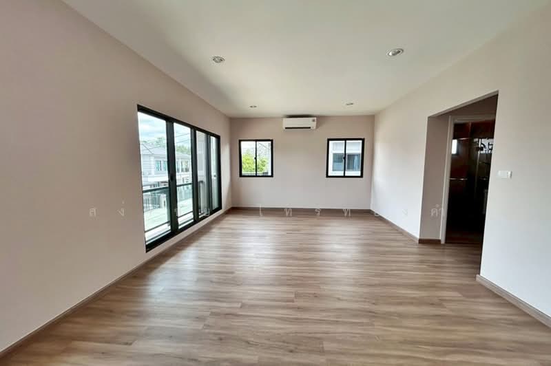 Passorn Romklao-Ramkhamhaeng, Bangkok, Romklao Soi 6/1, Min Buri, Bangkok, 3 Bedrooms, 150 sqm, Single Detached House For Sale, by สง่าชัย ไทรทองคำ, 500372495 - DDproperty.com