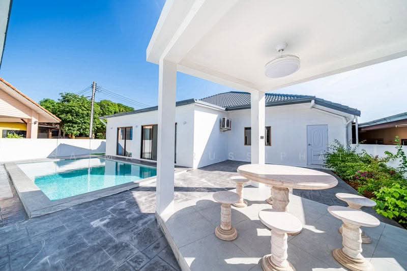 Paradise Villa 1 & 2, Chon Buri (Pattaya), Nong Pru, Bang Lamung (Pattaya), Chon Buri (Pattaya), 5 Bedrooms, 350 sqm, Villa For Sale, by Saimaii Russiphat, 500372532 - DDproperty.com