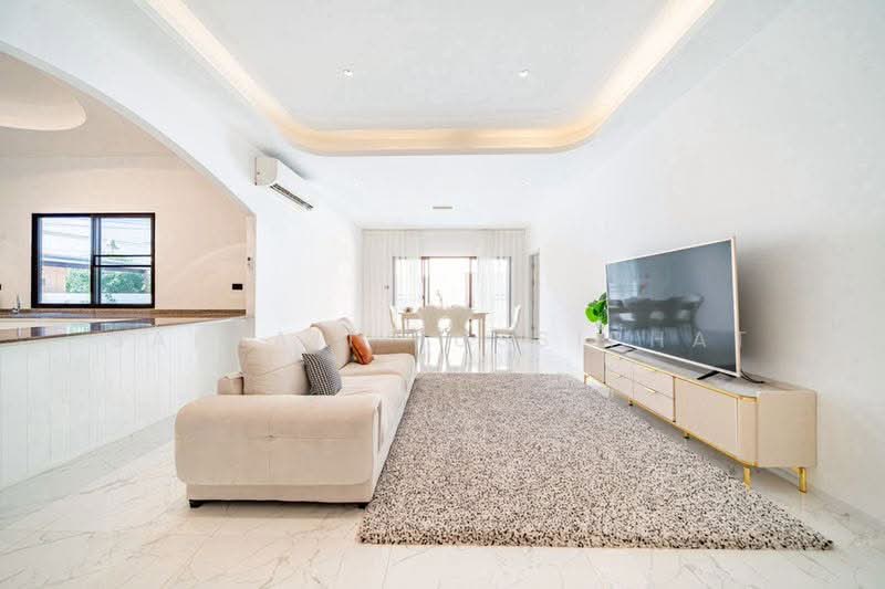 Paradise Villa 1 & 2, Chon Buri (Pattaya), Nong Pru, Bang Lamung (Pattaya), Chon Buri (Pattaya), 5 Bedrooms, 350 sqm, Villa For Sale, by Saimaii Russiphat, 500372532 - DDproperty.com