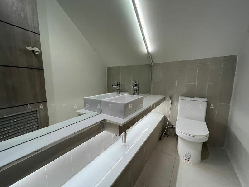3-BR Townhouse, Bangkok, Bang Chak, Phra Khanong, Bangkok, 3 Bedrooms, 220 sqm, Townhouse For Sale, by Nattapat Reunyota, 500372736 - DDproperty.com