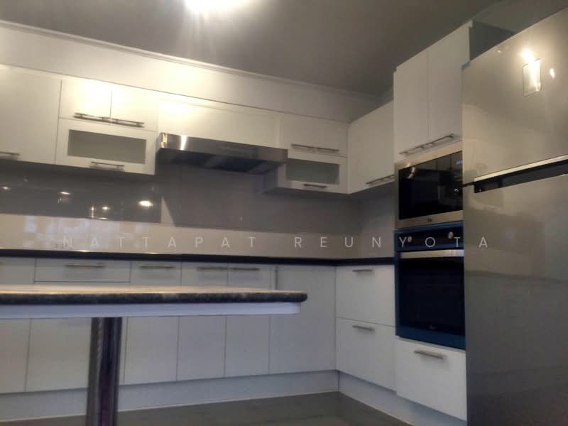 4-BR Townhouse, Bangkok, Khlong Tan Nua, Watthana, Bangkok, 4 Bedrooms, 302 sqm, Townhouse For Sale, by Nattapat Reunyota, 500372801 - DDproperty.com