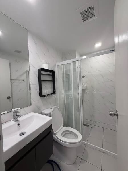 Atmoz Ratchada-Huaikwang, Bangkok, Saha Kan Pramun Alley, Wang Thonglang, Bangkok, 2 Bedrooms, 34 sqm, Condo For Rent, by Boonraksa Sopak, 500372911 - DDproperty.com