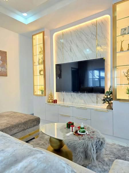 Impress House Village, Chon Buri (Pattaya), Nong Pru, Bang Lamung (Pattaya), Chon Buri (Pattaya), 5 Bedrooms, 400 sqm, Semi-Detached House (Twin House) For Sale, by Saimaii Russiphat, 500373036 - DDproperty.com