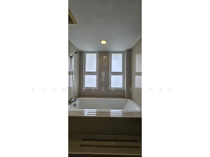 Baan Phrom Phong, Bangkok, Soi Sukhumvit 39, Khlong Tan Nua, Watthana, Bangkok, 2 Bedrooms, 128 sqm, Condo For Rent, by Boonraksa Sopak, 500373155 - DDproperty.com
