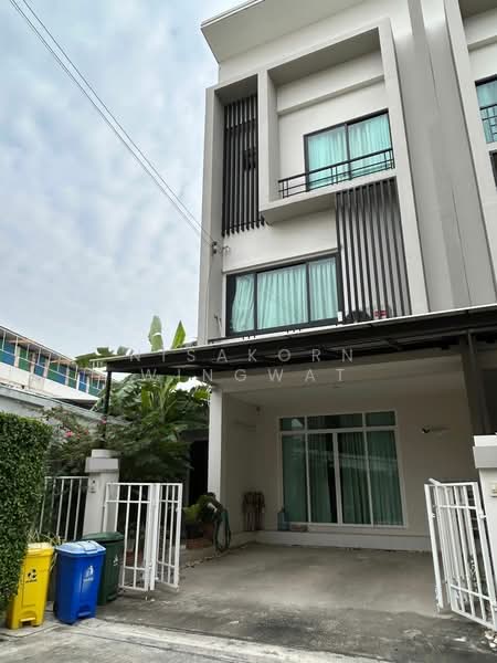 Cher Wongwaen-Sathorn, Bangkok, Soi 001 Kanchanaphisek 10, Kanchanaphisek Road, Bang Khae, Bang Khae, Bangkok, 3 Bedrooms, 250 sqm, Townhouse For Rent, by Nisakorn Wingwat, 500373233 - DDproperty.com