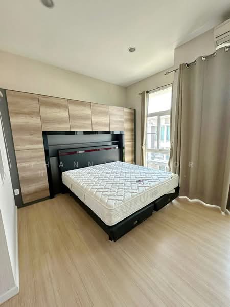 Baan Klang Muang Rama 9 (Motorway), Bangkok, New Bangkok-Chonburi Road, Suan Luang, Bangkok, 3 Bedrooms, 175 sqm, Townhouse For Rent, by Thannapatsorn Leelacherdchai, 500373288 - DDproperty.com