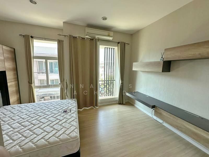 Baan Klang Muang Rama 9 (Motorway), Bangkok, New Bangkok-Chonburi Road, Suan Luang, Bangkok, 3 Bedrooms, 175 sqm, Townhouse For Rent, by Thannapatsorn Leelacherdchai, 500373288 - DDproperty.com