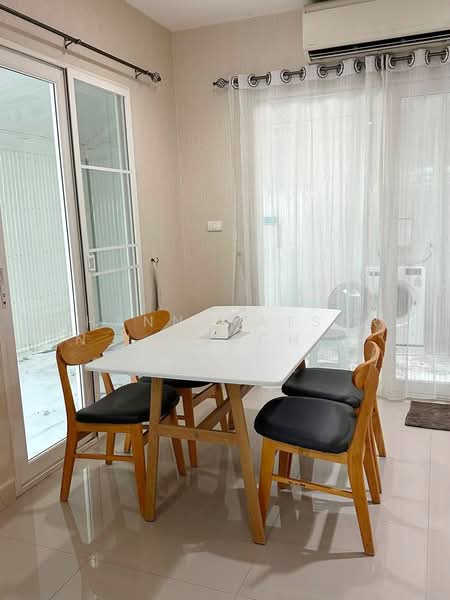 Baan Klang Muang Rama 9 (Motorway), Bangkok, New Bangkok-Chonburi Road, Suan Luang, Bangkok, 3 Bedrooms, 175 sqm, Townhouse For Rent, by Thannapatsorn Leelacherdchai, 500373288 - DDproperty.com