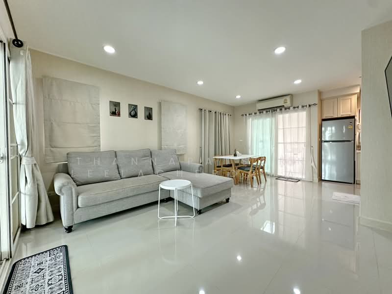 Baan Klang Muang Rama 9 (Motorway), Bangkok, New Bangkok-Chonburi Road, Suan Luang, Bangkok, 3 Bedrooms, 200 sqm, Townhouse For Rent, by Thannapatsorn Leelacherdchai, 500373288 - DDproperty.com