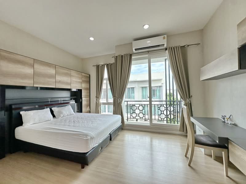 Baan Klang Muang Rama 9 (Motorway), Bangkok, New Bangkok-Chonburi Road, Suan Luang, Bangkok, 3 Bedrooms, 200 sqm, Townhouse For Rent, by Thannapatsorn Leelacherdchai, 500373288 - DDproperty.com
