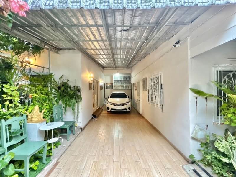 5-BR House, Bangkok, Samsen Nok, Huai Khwang, Bangkok, 5 Bedrooms, 270 sqm, Single Detached House For Sale, by Suchada Yodyiem, 500373381 - DDproperty.com