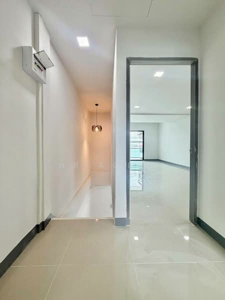 บ้านสวัสดิการเพื่อข้าราชการ กทม, นนทบุรี, บางตลาด, ปากเกร็ด, นนทบุรี, 95 ตร.ม., ทาวน์เฮ้าส์ ขาย, โดย NR AGENT, 500373429 - DDproperty.com