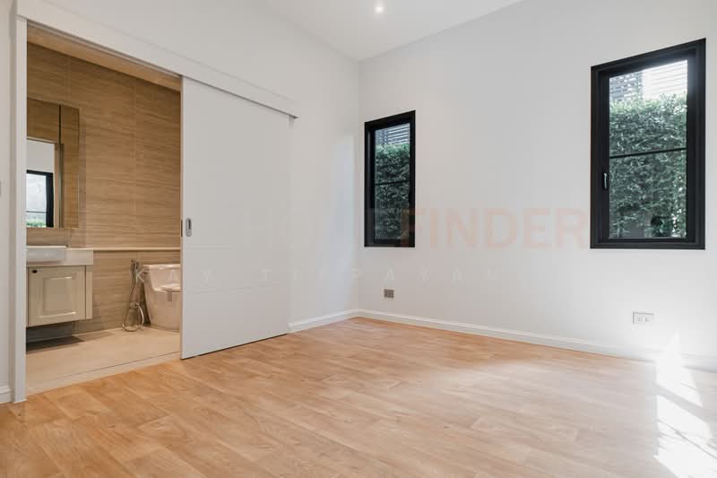 Narasiri Victoire Krungthep Kreetha, Bangkok, Hua Mak, Bang Kapi, Bangkok, 4 Bedrooms, 453 sqm, Single Detached House For Sale, by Kay Tippayanet, 500373436 - DDproperty.com