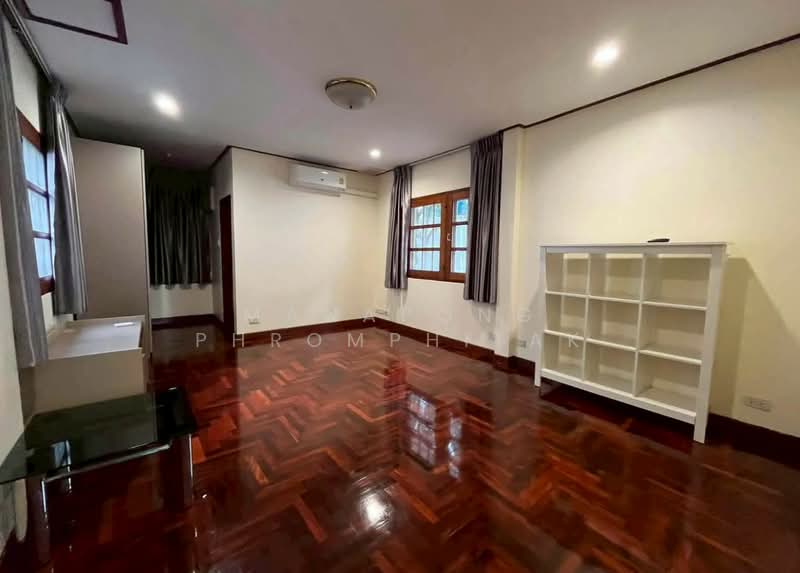 Panya Pattanakarn Village, Bangkok, Soi Phatthanakarn 30, Suan Luang, Bangkok, 5 Bedrooms, 350 sqm, Single Detached House For Sale, by Manapong Phromphitak, 500373564 - DDproperty.com