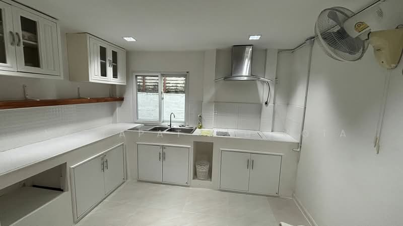 undefined, Bangkok, Lat Phrao, Bangkok, 5 Bedrooms, 200 sqm, Single Detached House For Sale, by Nattapat Reunyota, 500373639 - DDproperty.com