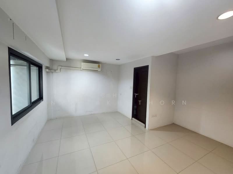 Aree Townhouse Sukhumvit 26, Bangkok, Khong Tan, Khlong Toei, Bangkok, , 250 sqm, Shophouse For Rent, by Vichai  Annavakulthorn, 500373753 - DDproperty.com