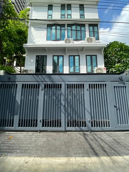 undefined, Bangkok, Khong Tan, Khlong Toei, Bangkok, 4 Bedrooms, 280 sqm, Single Detached House For Sale, by Pemika Aukkaraleekul, 500373811 - DDproperty.com