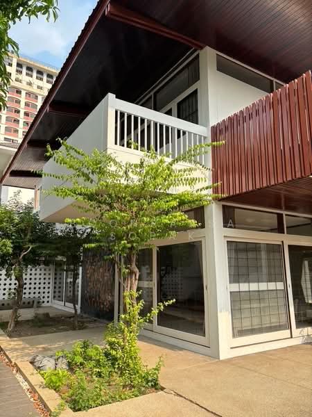 3-BR House, Bangkok, Khlong Tan Nua, Watthana, Bangkok, 3 Bedrooms, 340 sqm, Single Detached House For Rent, by Boonraksa Sopak, 500373858 - DDproperty.com