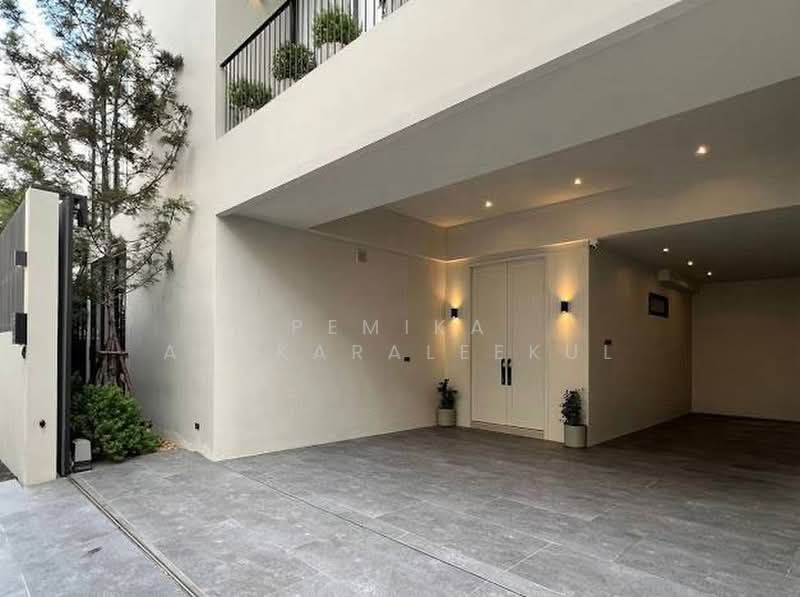4-BR Villa, Bangkok, Phra Kanong Nua, Watthana, Bangkok, 4 Bedrooms, 430 sqm, Villa For Sale, by Pemika Aukkaraleekul, 500373973 - DDproperty.com