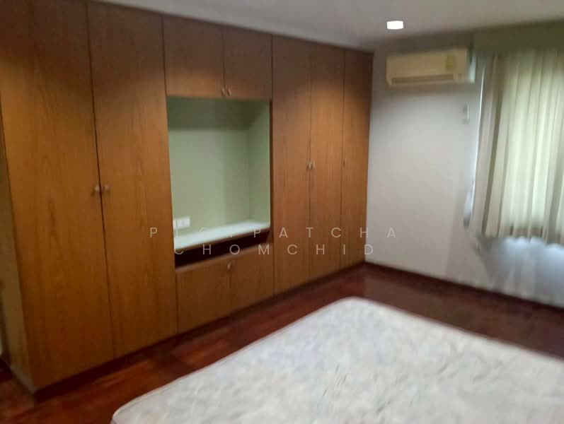 Baan Suanpetch, Bangkok, 18 Soi Sukhumvit 39, Khlong Tan Nua, Watthana, Bangkok, 3 Bedrooms, 265 sqm, Condo For Rent, by Ploypatcha Chomchid, 500374027 - DDproperty.com