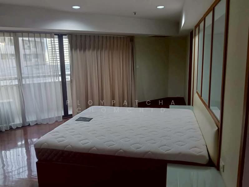 Baan Suanpetch, Bangkok, 18 Soi Sukhumvit 39, Khlong Tan Nua, Watthana, Bangkok, 3 Bedrooms, 265 sqm, Condo For Rent, by Ploypatcha Chomchid, 500374027 - DDproperty.com