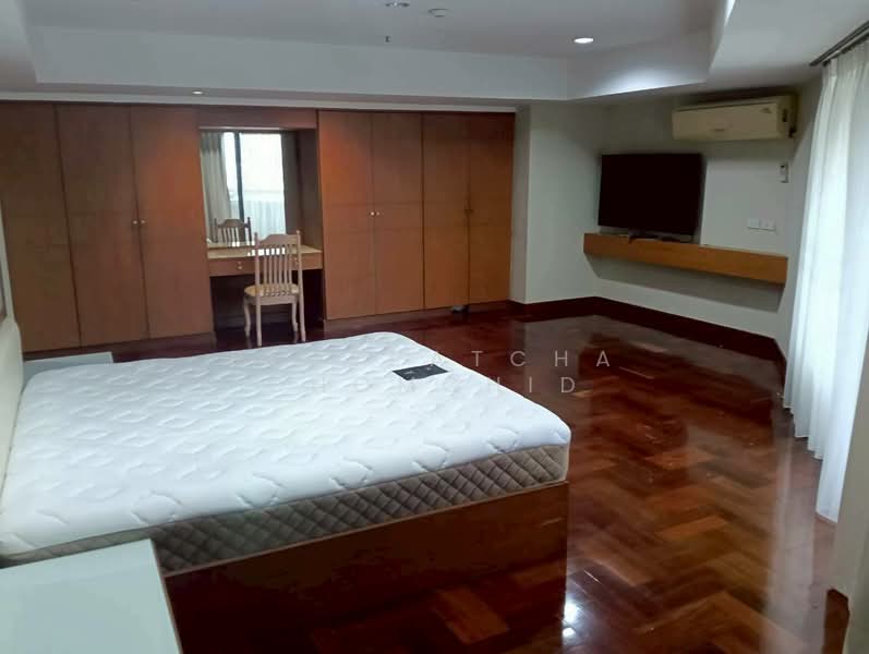 Baan Suanpetch, Bangkok, 18 Soi Sukhumvit 39, Khlong Tan Nua, Watthana, Bangkok, 3 Bedrooms, 265 sqm, Condo For Rent, by Ploypatcha Chomchid, 500374027 - DDproperty.com