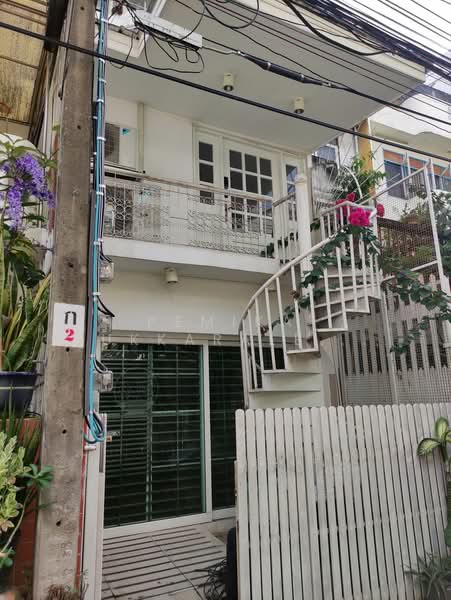 3-BR Townhouse, Bangkok, Phra Kanong Nua, Watthana, Bangkok, 3 Bedrooms, 200 sqm, Townhouse For Sale, by Pemika Aukkaraleekul, 500374168 - DDproperty.com