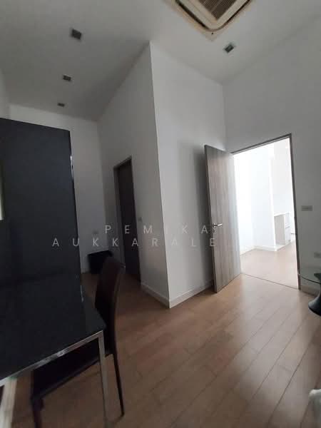 Trapezo Sukhumvit 16, Bangkok, Soi Sukhumvit 16, Khlong Toei, Bangkok, 3 Bedrooms, 118 sqm, Condo For Sale, by Pemika Aukkaraleekul, 500374254 - DDproperty.com