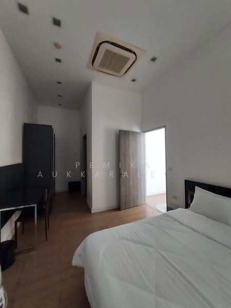 Trapezo Sukhumvit 16, Bangkok, Soi Sukhumvit 16, Khlong Toei, Bangkok, 3 Bedrooms, 118 sqm, Condo For Sale, by Pemika Aukkaraleekul, 500374254 - DDproperty.com