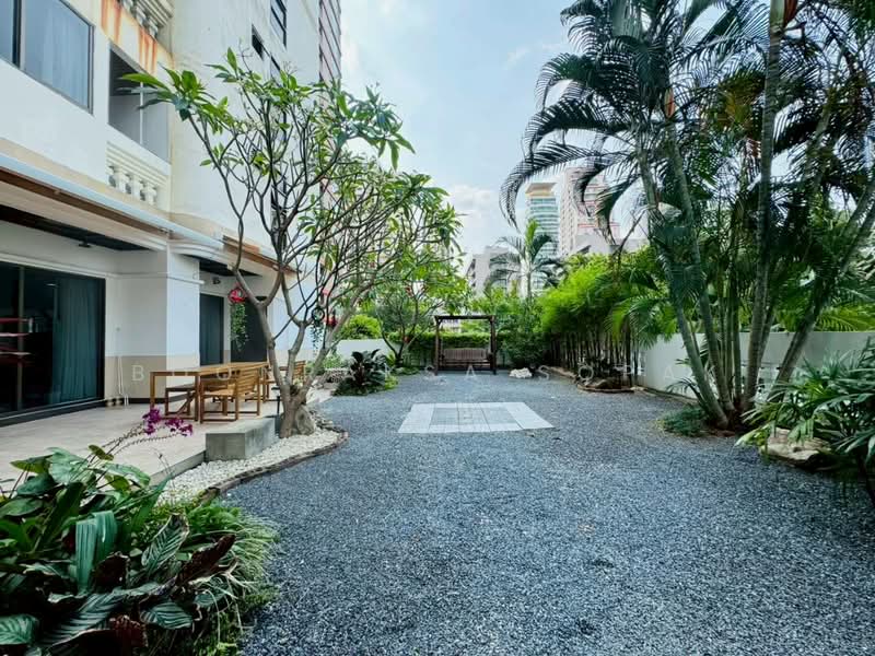 Charan Tower Residences by Aspira, Bangkok, 19 Soi Sukhumvit 43, Khlong Tan Nua, Watthana, Bangkok, 4 Bedrooms, 680 sqm, Apartment For Rent, by Boonraksa Sopak, 500374440 - DDproperty.com