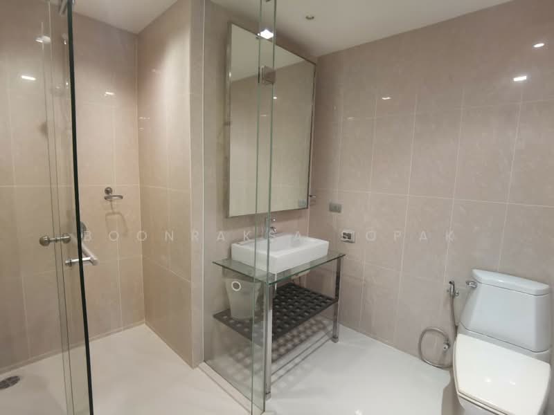 Ficus Lane, Bangkok, Soi Sukhumvit 44/1, Phra Kanong, Khlong Toei, Bangkok, 2 Bedrooms, 198 sqm, Condo For Rent, by Boonraksa Sopak, 500374512 - DDproperty.com