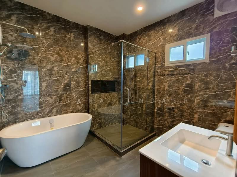 4-BR House, Bangkok, Phra Kanong Nua, Watthana, Bangkok, 4 Bedrooms, 330 sqm, Single Detached House For Rent, by Rojjana Jindasri, 500374616 - DDproperty.com